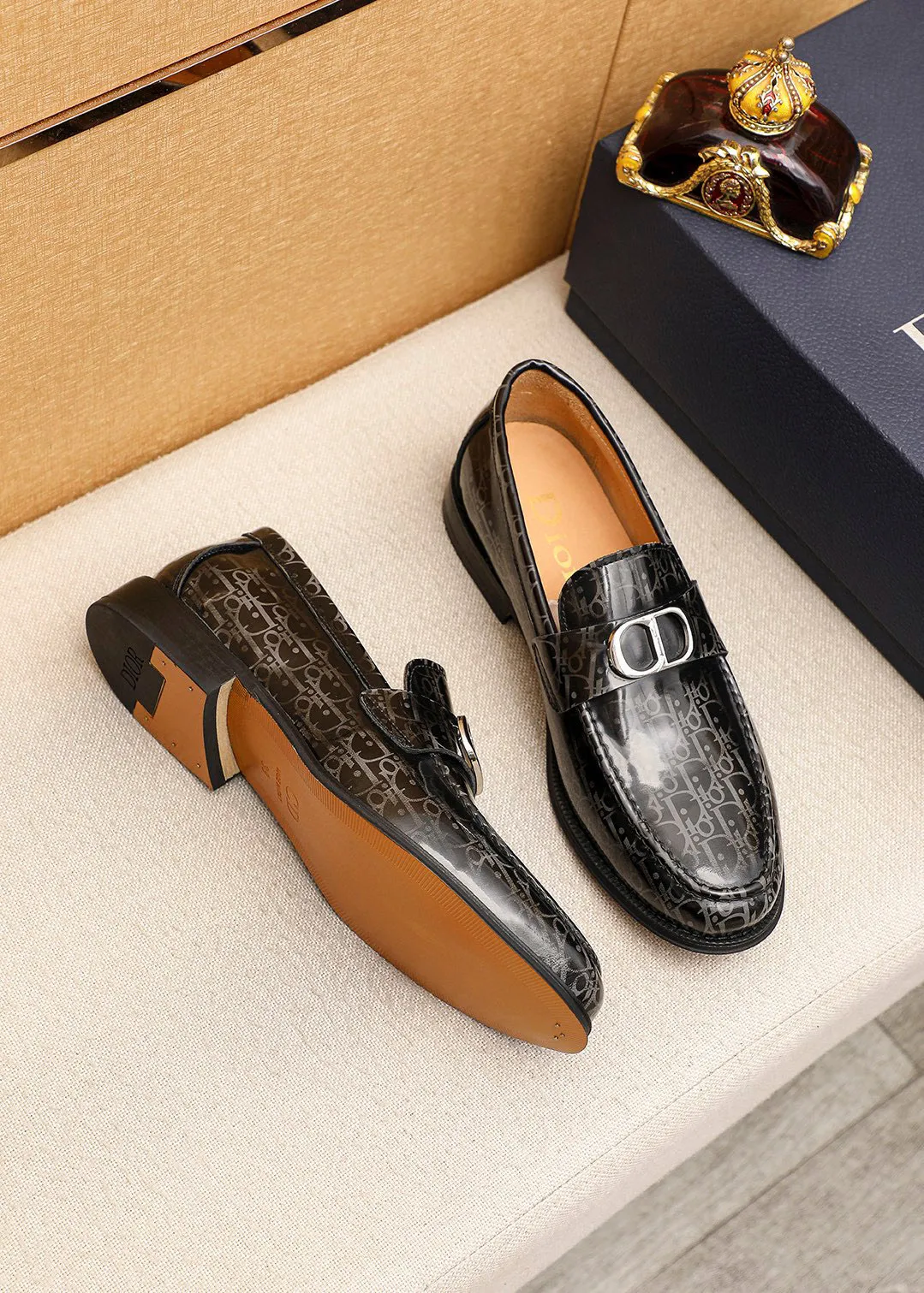 Men's shoes 💰480 💐 Product trademark: Dior "Dior" casual leather shoes Regular size: 39-44 (38.45.46🉑️Customized) Product materials: Selected Italian imported first-layer open-edge beaded cowhide leather upper + classic hardware buckle, imported water-dyed 🐂 cowhide lining. Strong three-dimensional visual effect, original outsole Color: 3⃣️colors available